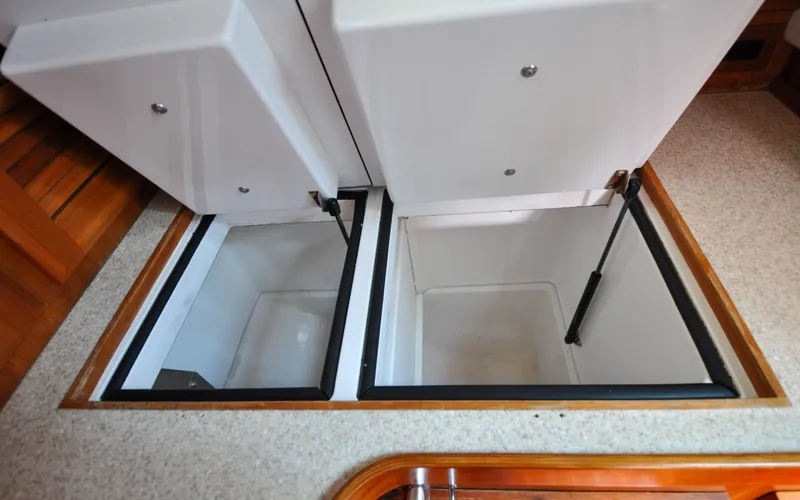 Slide: The Image of 2004 - Sabre 426 - Jezebel Galley - Countertop Access to Fridge - 6298636