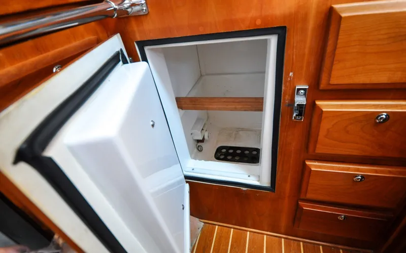 Slide: The Image of 2004 - Sabre 426 - Jezebel Galley - Front Loading Door to Fridge - 6298635