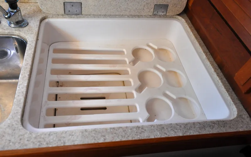 Slide: The Image of 2004 - Sabre 426 - Jezebel Galley - Builtin Drainage Rack - 6298630