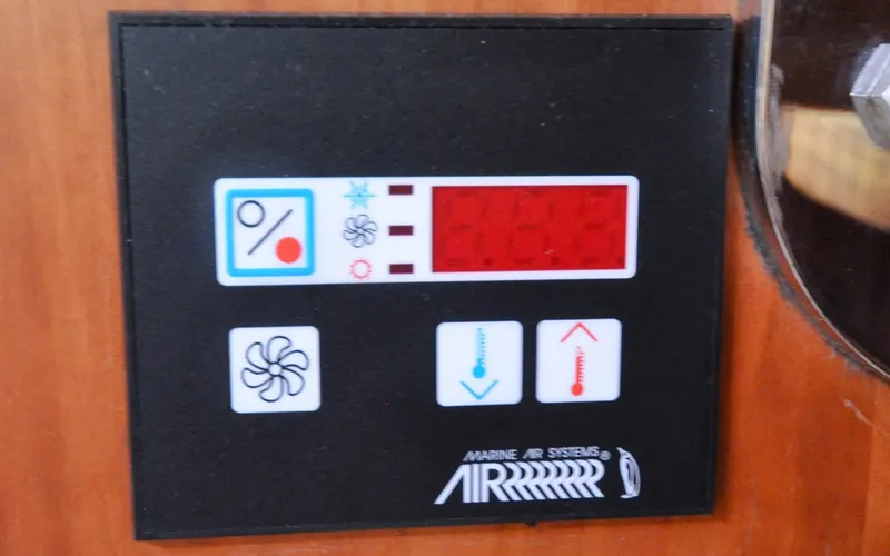 Slide: The Image of 2004 - Sabre 426 - Jezebel Salon - Marine Air Controls - 6298624