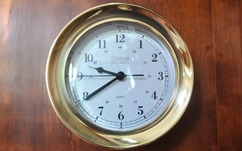 Slide: The Image of 2004 - Sabre 426 - Jezebel Salon - Ships Clock - 6298621