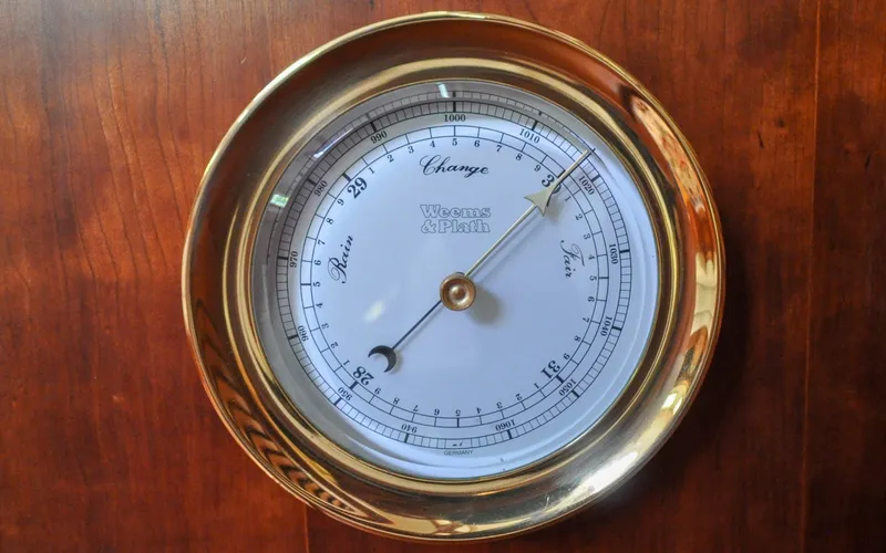 Slide: The Image of 2004 - Sabre 426 - Jezebel Salon - Ships Barometer - 6298620