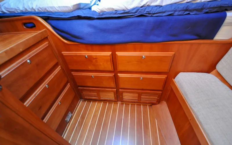 Slide: The Image of 2004 - Sabre 426 - Jezebel Forward Cabin - V Berth Storage - 6298610