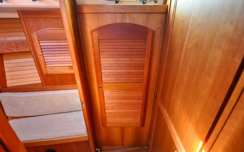 Slide: The Image of 2004 - Sabre 426 - Jezebel Forward Cabin - Hanging Locker - 6298618