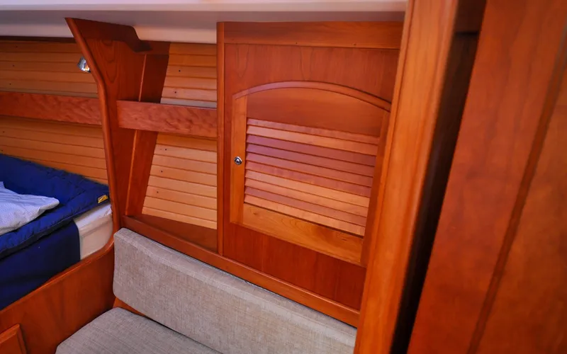 Slide: The Image of 2004 - Sabre 426 - Jezebel Forward Cabin Storage - 6298616