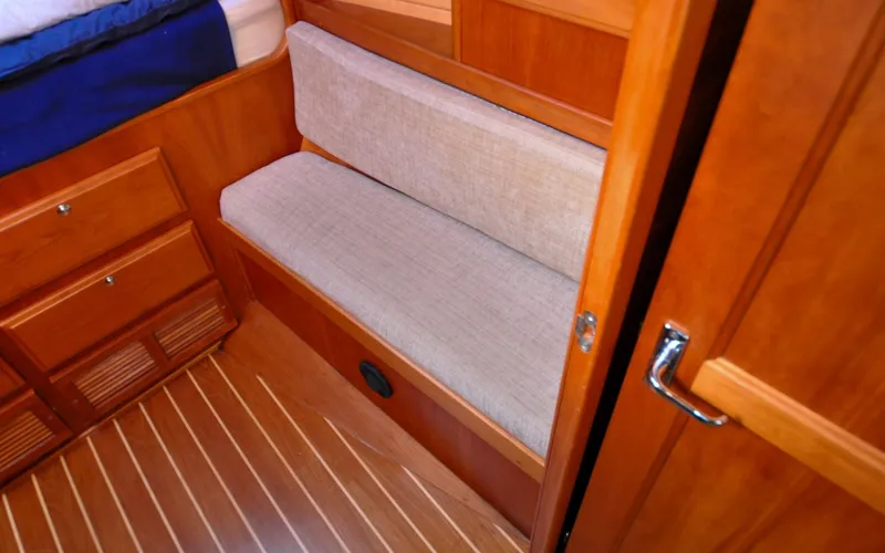 Slide: The Image of 2004 - Sabre 426 - Jezebel Forward Cabin - Settee - 6298617