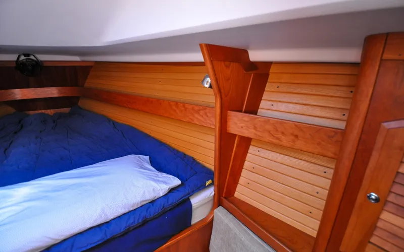 Slide: The Image of 2004 - Sabre 426 - Jezebel Forward Cabin - Storage - 6298615