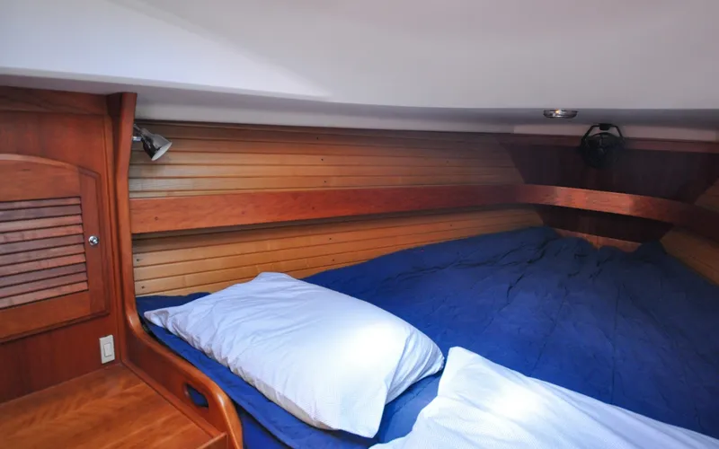Slide: The Image of 2004 - Sabre 426 - Jezebel Forward Cabin Storage - 6298613