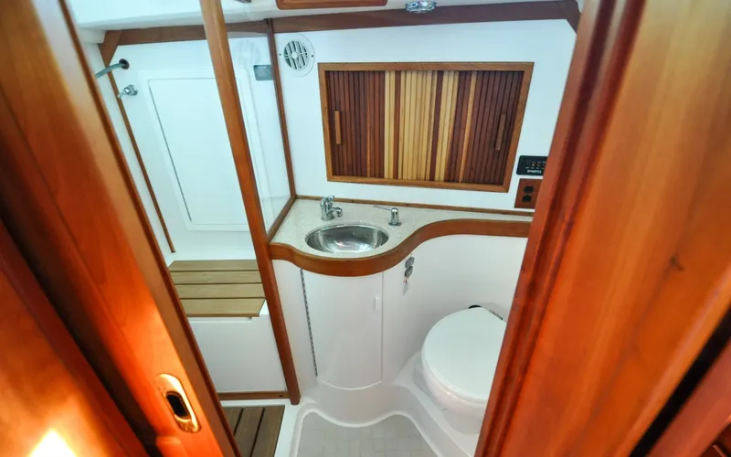 Slide: The Image of 2004 - Sabre 426 - Jezebel Forward Cabin - Head - 6298607