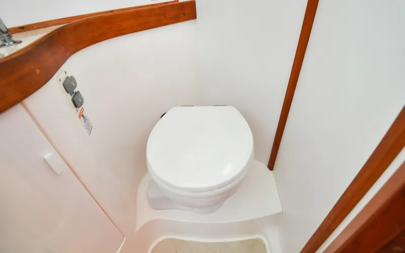 Slide: The Image of 2004 - Sabre 426 - Jezebel Forward Cabin -Head - Toilette - 6298606