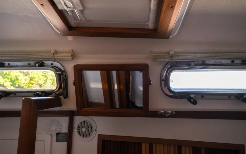 Slide: The Image of 2004 - Sabre 426 - Jezebel Forward Cabin - Head - Vanity - 6298603