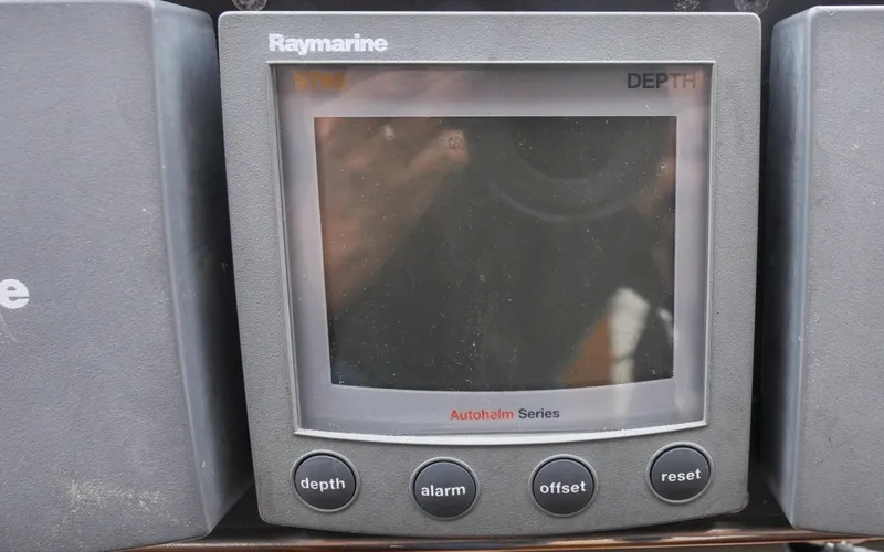 Slide: The Image of 2004 - Sabre 426 - Jezebel Cockpit - Electronics - 6298664