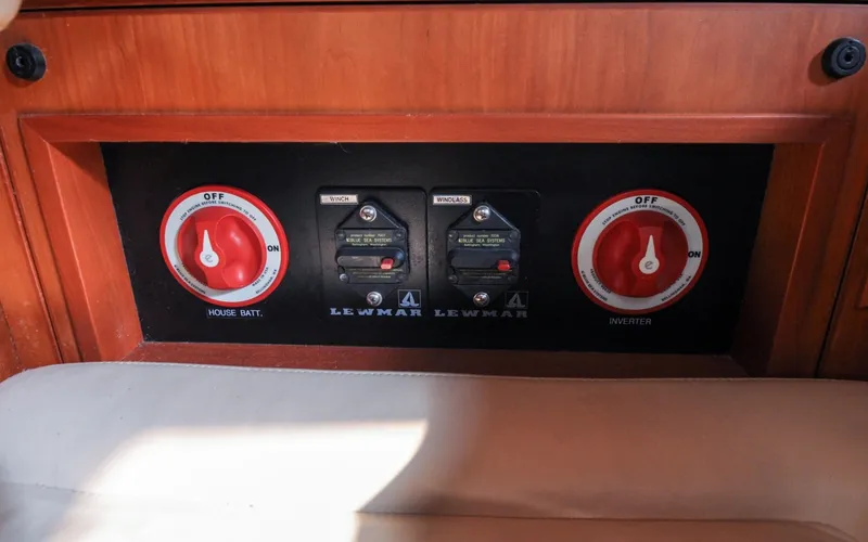 Slide: The Image of 2004 - Sabre 426 - Jezebel Navigation Station - Battery Switches - 6298581