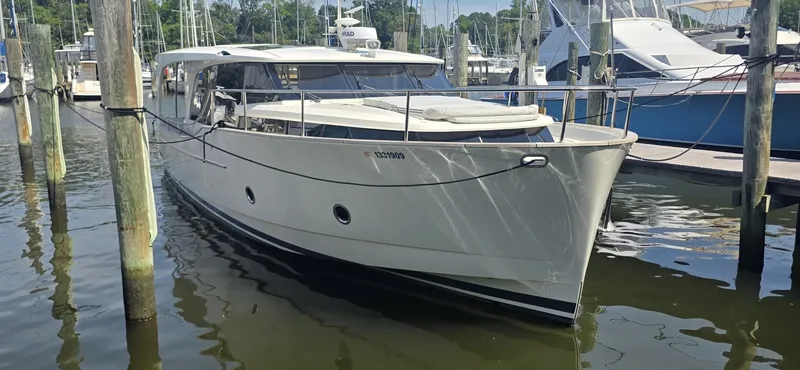 Slide: The Image of Greenline 40 Hybrid 2023 - 6298871