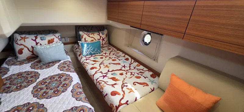 Slide: The Image of Greenline 40 Hybrid 2023 - 6298903
