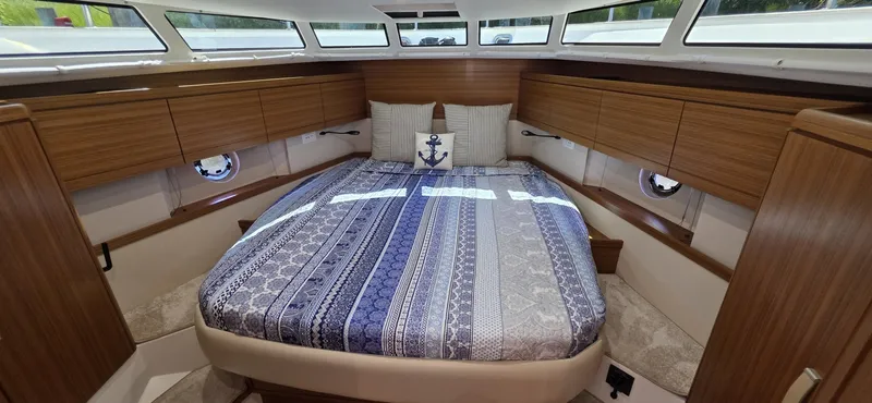 Slide: The Image of Greenline 40 Hybrid 2023 - 6298905