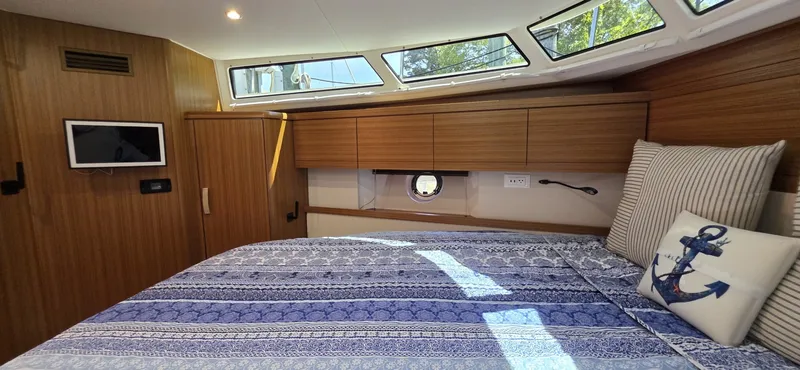 Slide: The Image of Greenline 40 Hybrid 2023 - 6298906