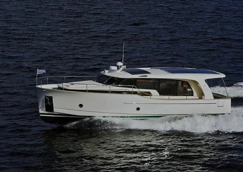 Slide: The Image of Greenline 40 Hybrid 2023 - 6298919