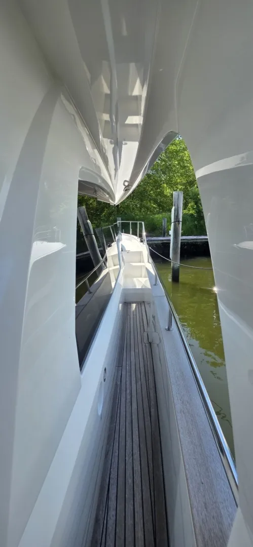 Slide: The Image of Greenline 40 Hybrid 2023 - 6298875