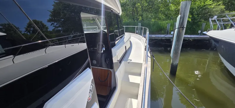 Slide: The Image of Greenline 40 Hybrid 2023 - 6298877