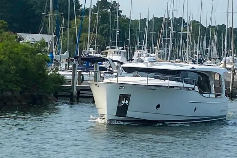 Slide: The Image of Greenline 40 Hybrid 2023 - 7462130