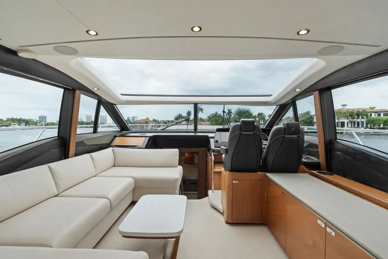 Slide: The Image of Princess S62 Sportbridge 2020 - 6300008