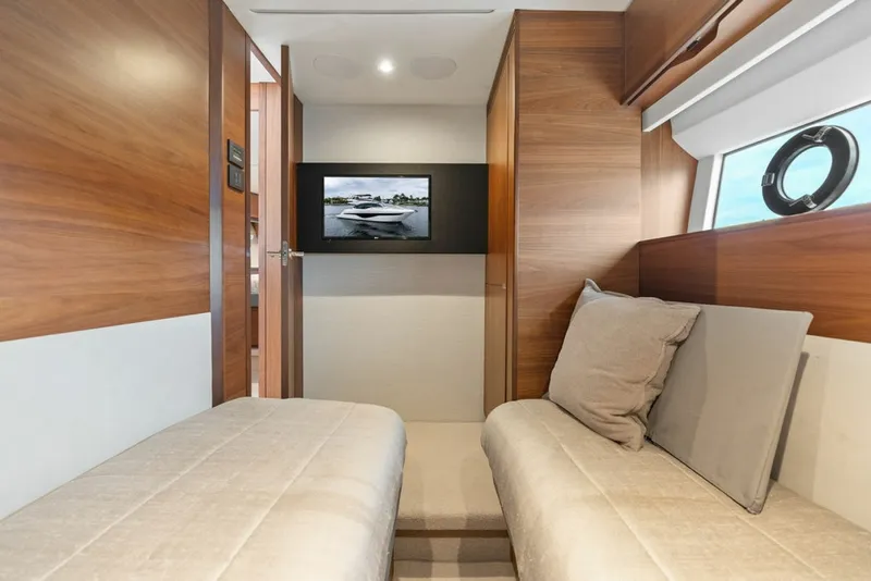 Slide: The Image of Princess S62 Sportbridge 2020 - 6300015
