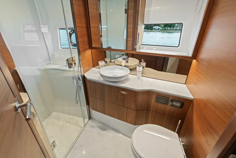 Slide: The Image of Princess S62 Sportbridge 2020 - 6300019