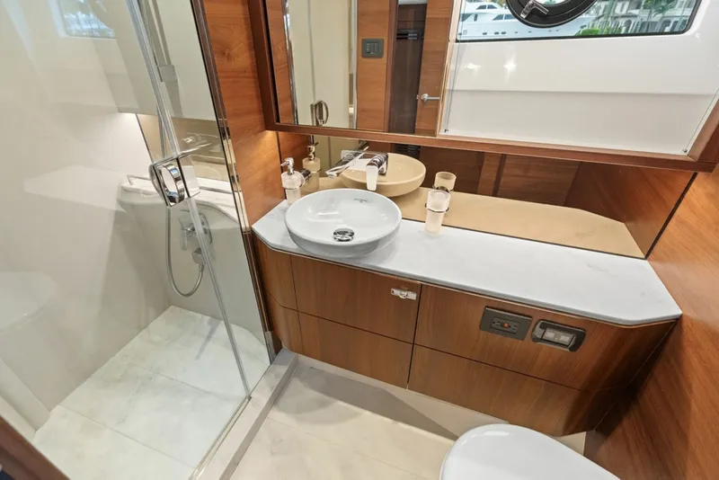 Slide: The Image of Princess S62 Sportbridge 2020 - 6300023