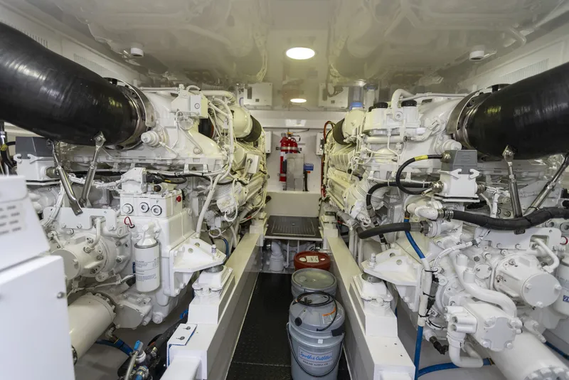Slide: The Image of Viking 58 Convertible 2021 - 4