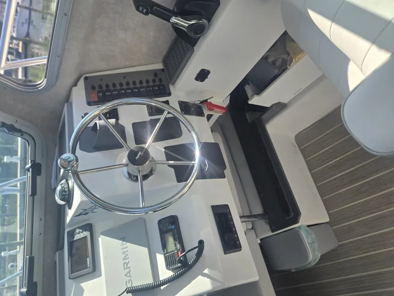 Slide: The Image of Parker Marine 21 2022 - 6300337