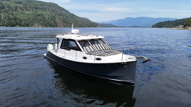 Slide: The Image of True North 34 outboard 2022 - 6769675