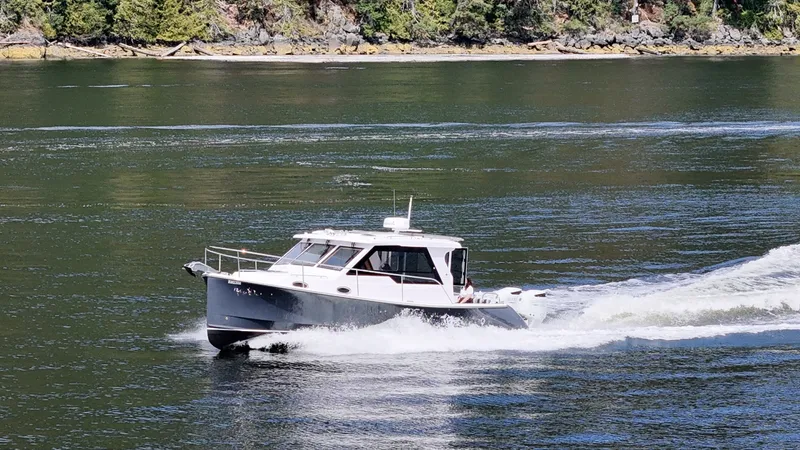 Slide: The Image of True North 34 outboard 2022 - 6769678