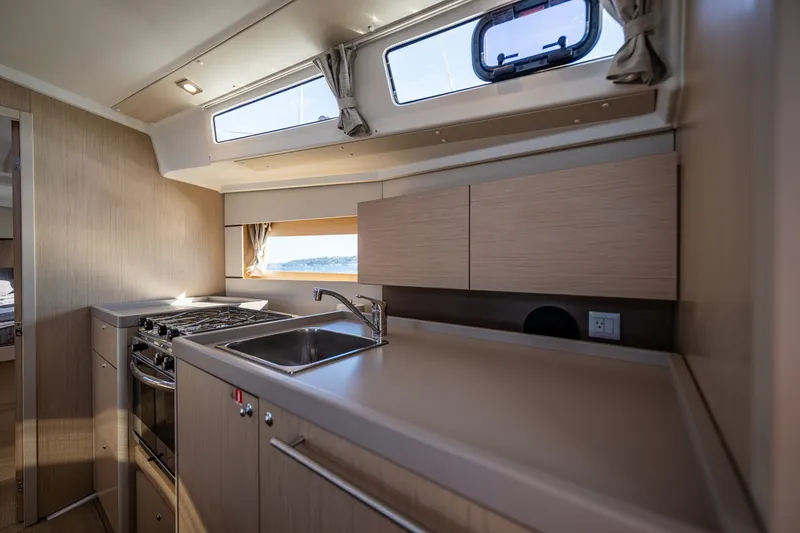 Slide: The Image of Beneteau Oceanis 38.1 2021 - 6305006