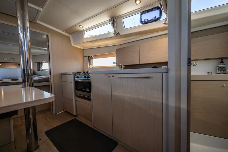 Slide: The Image of Beneteau Oceanis 38.1 2021 - 6305014