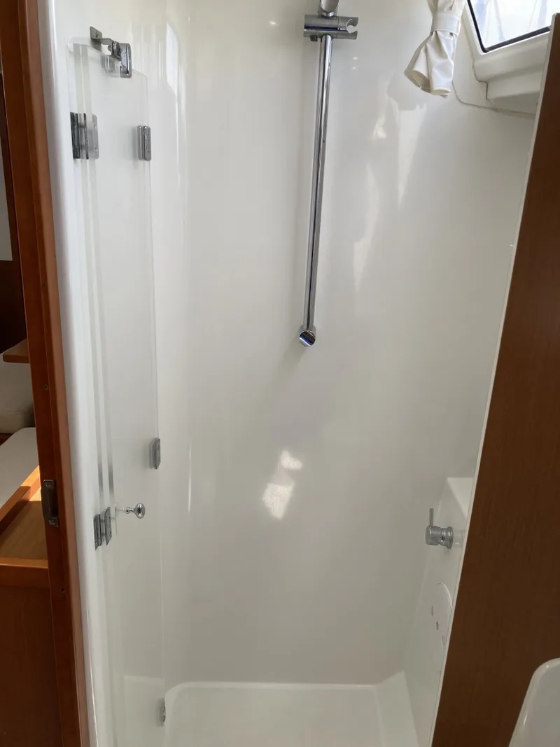 Slide: The Image of Beneteau Oceanis 48 2018 - 6518047