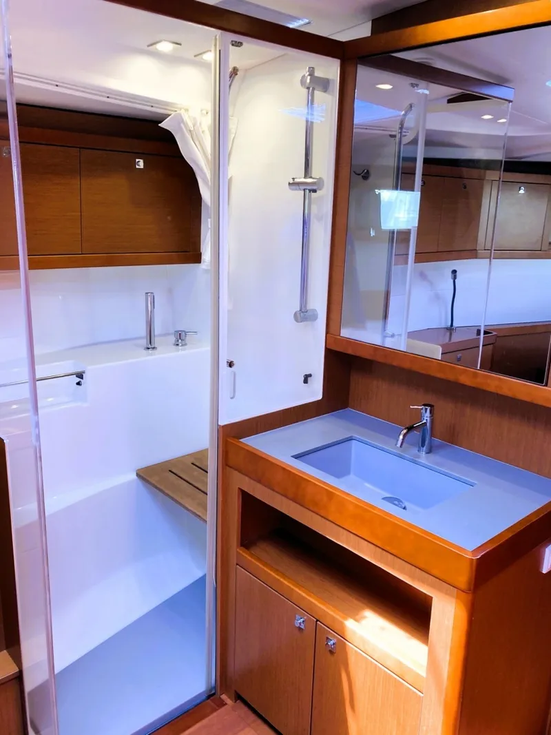 Slide: The Image of Beneteau Oceanis 48 2018 - 6518040