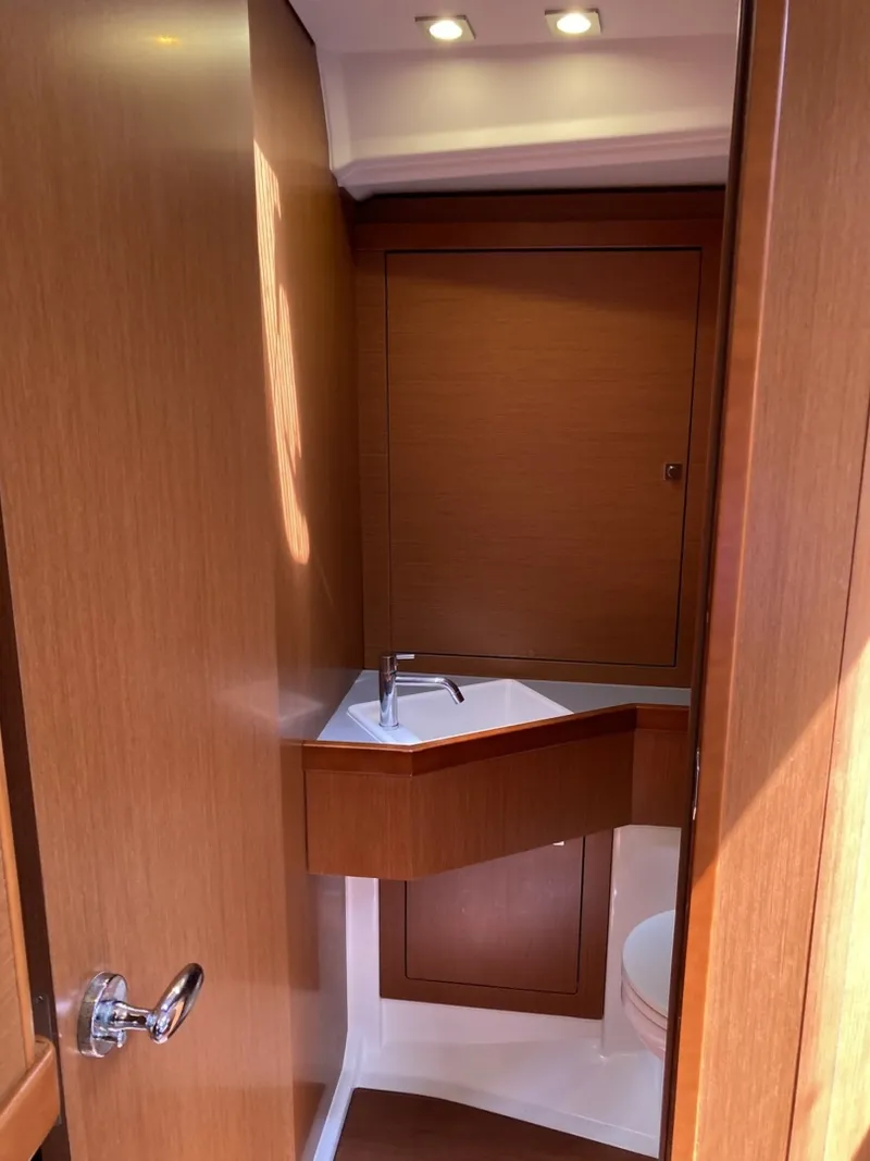 Slide: The Image of Beneteau Oceanis 48 2018 - 6518042