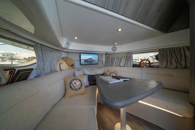 Slide: The Image of Sea Ray 320 Sundancer 2025 - 6520856