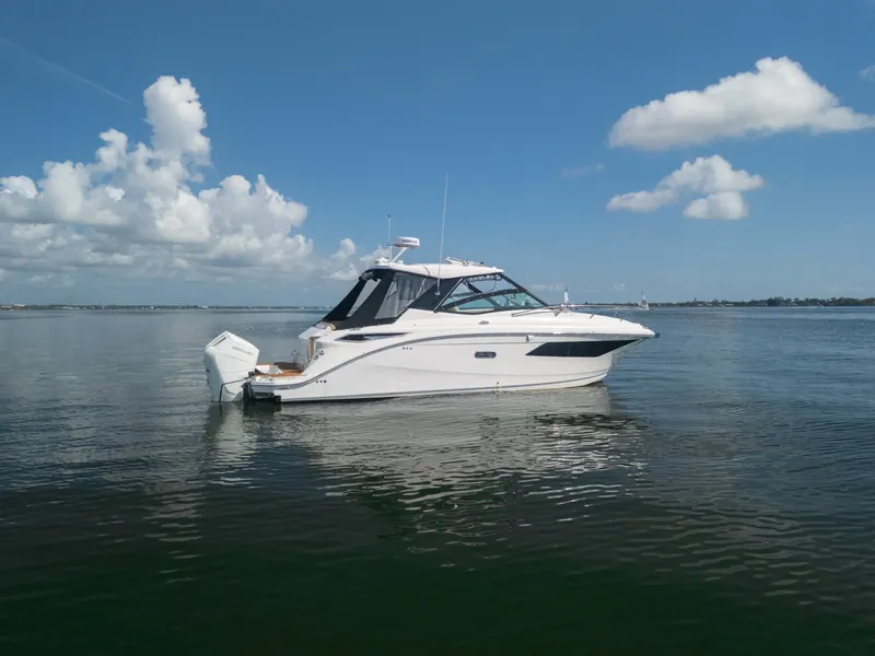 Slide: The Image of Sea Ray 320 Sundancer 2025 - 6520873