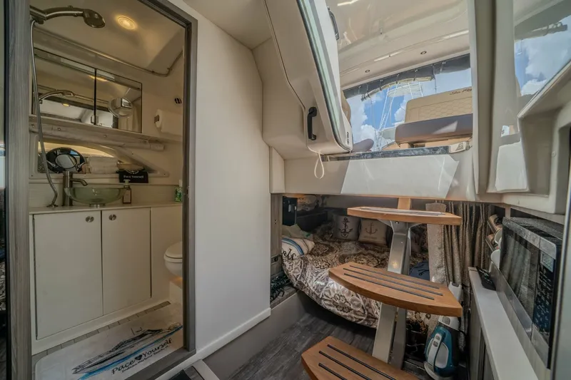 Slide: The Image of Sea Ray 320 Sundancer 2025 - 7649525