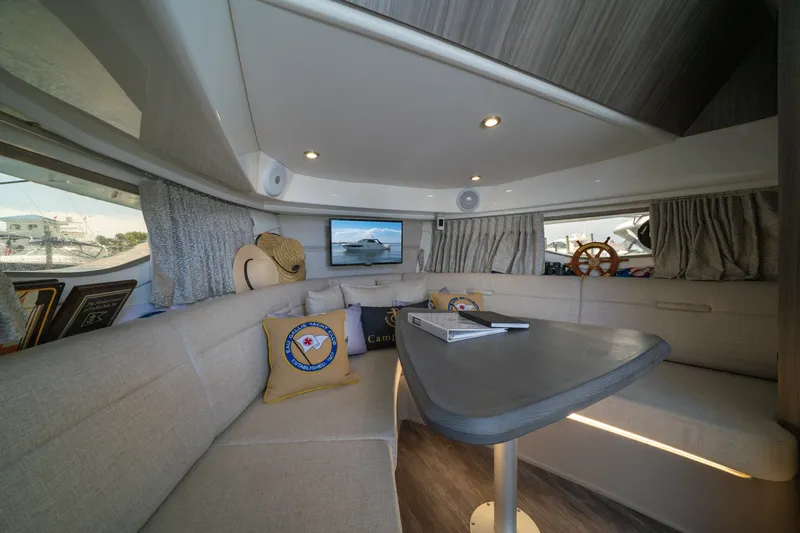 Slide: The Image of Sea Ray 320 Sundancer 2025 - 7649507