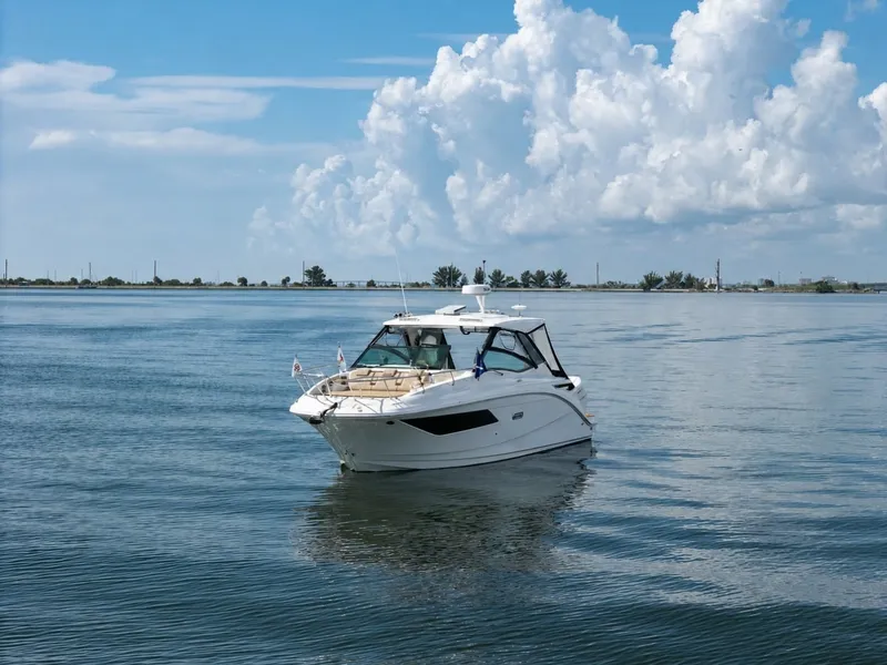 Slide: The Image of Sea Ray 320 Sundancer 2025 - 7649535