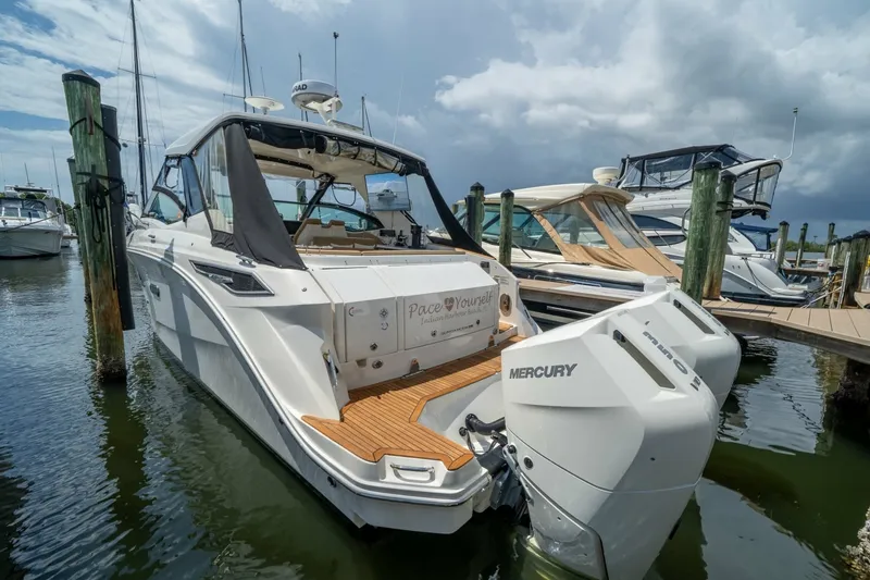 Slide: The Image of Sea Ray 320 Sundancer 2025 - 7649512
