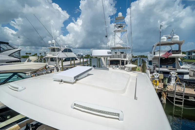 Slide: The Image of Sea Ray 320 Sundancer 2025 - 6520847