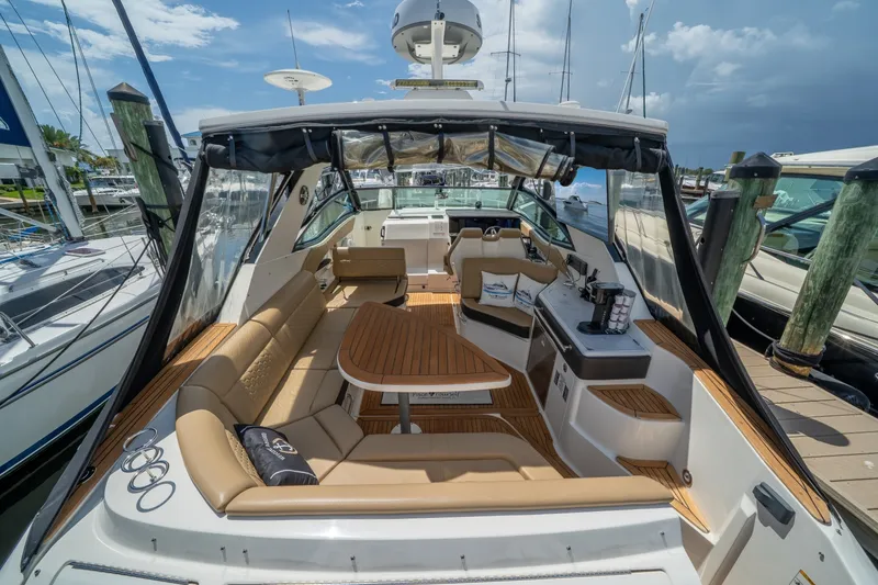 Slide: The Image of Sea Ray 320 Sundancer 2025 - 7649505
