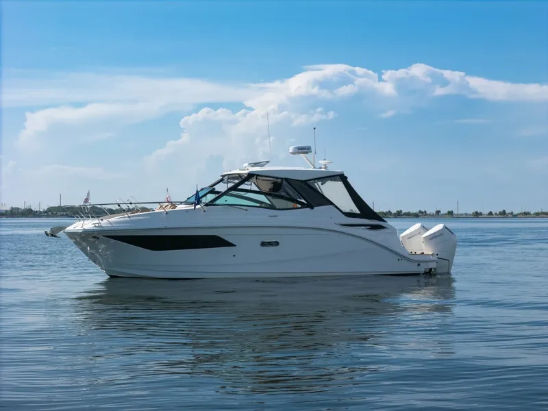 Slide: The Image of Sea Ray 320 Sundancer 2025 - 7649534