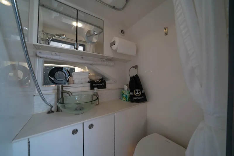 Slide: The Image of Sea Ray 320 Sundancer 2025 - 7649527