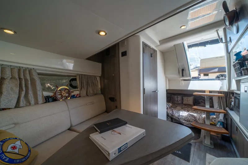 Slide: The Image of Sea Ray 320 Sundancer 2025 - 6520843