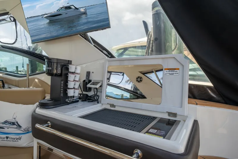 Slide: The Image of Sea Ray 320 Sundancer 2025 - 7649516